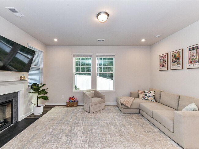 Building Photo - 5661 De Vere Dr