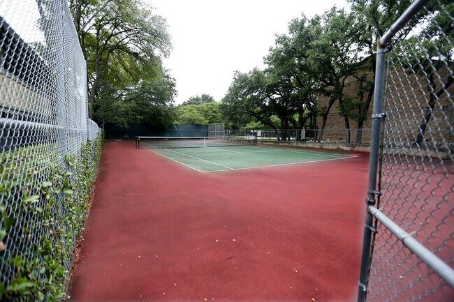 Foto del edificio - 8405 Bent Tree Rd