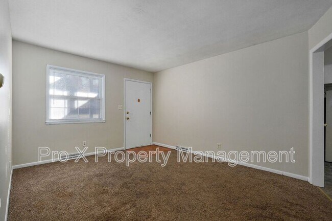 Building Photo - 2111 S Ventura Ave