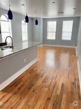 Building Photo - 315 W Clay St