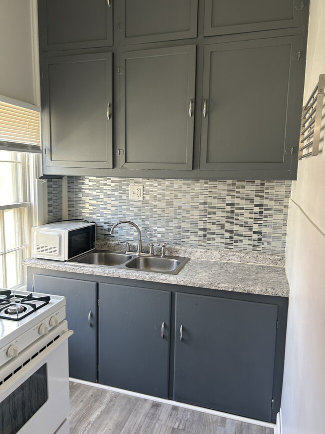 Photo - 637 Park Ave Townhome