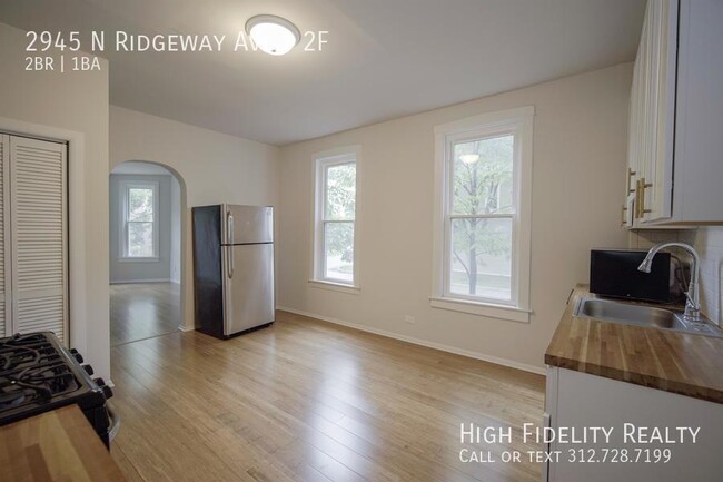 Building Photo - 2945 N Ridgeway Ave