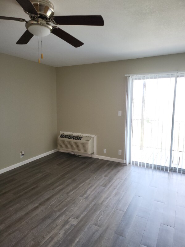 Building Photo - 734 N Country Acres Ave