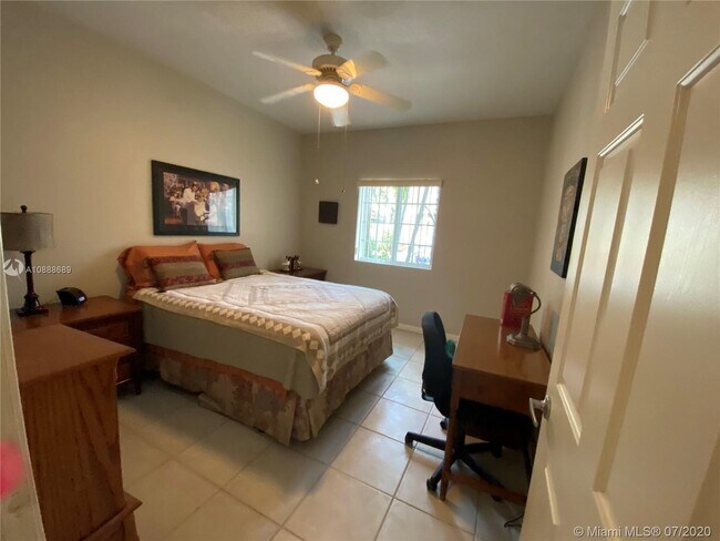 Foto del edificio - 4802 Washington St