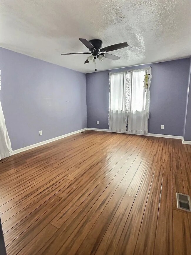 Building Photo - 437 New Castle St