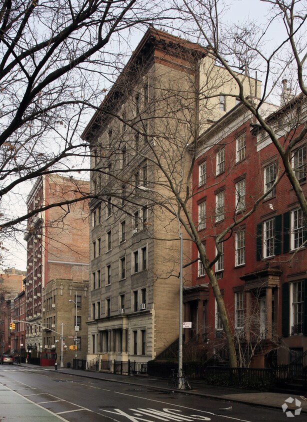 Foto del edificio - 27 Washington Sq N