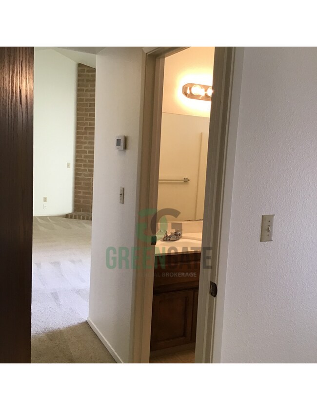 Foto del edificio - 941 Claremont Ct
