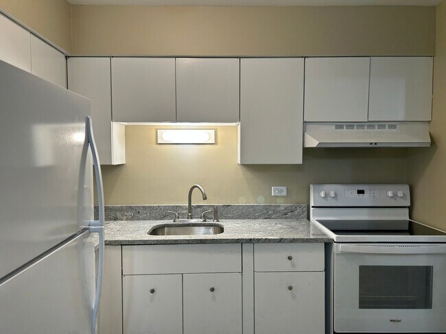 Building Photo - 5640 S Archer Ave