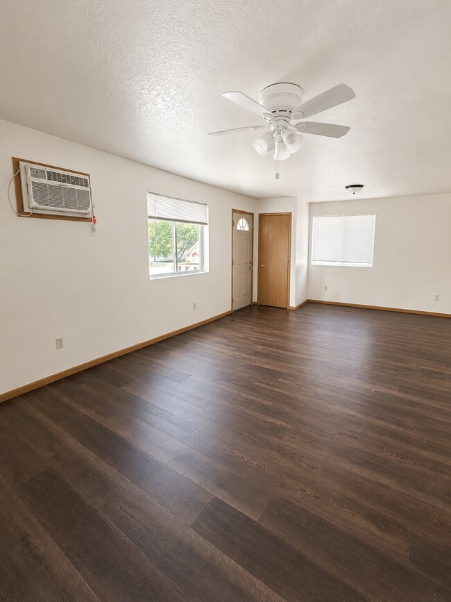 Foto del edificio - Large Upstairs 2 Bedroom in Faribault