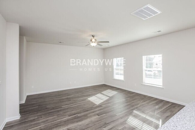 Foto del edificio - LOWER RENTAL RATE! Market rent $2,171. Loc...