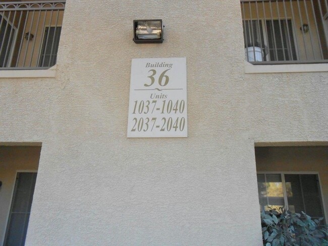 Building Photo - Beautiful Condo in The Falls Gated Communi...