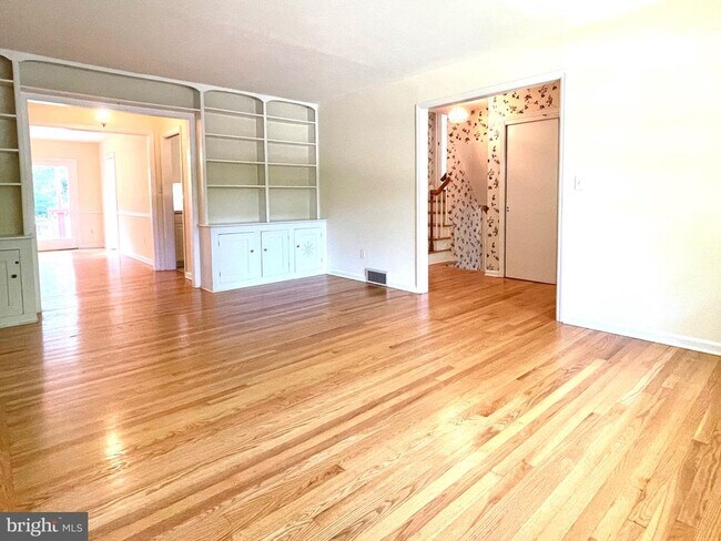Foto del edificio - 33 Monroe Ln