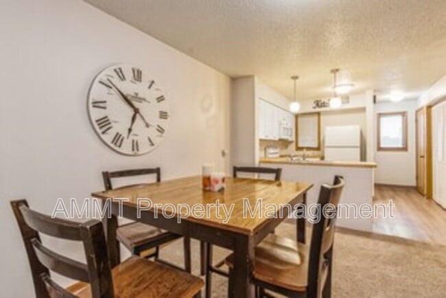 Building Photo - 808 Westwinds Dr