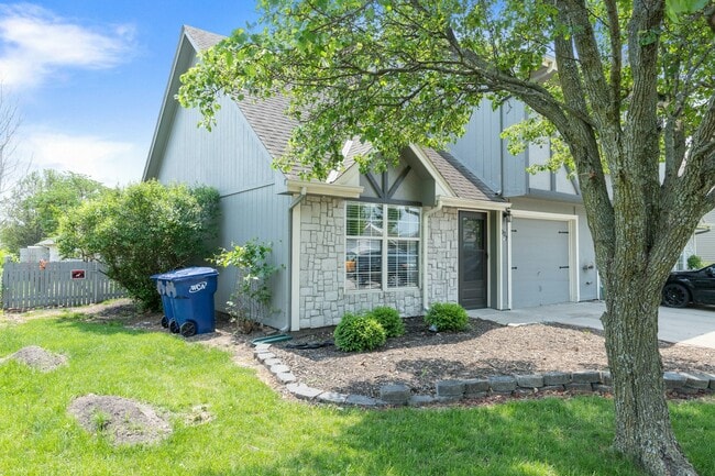 Building Photo - 1137 Dean Dr