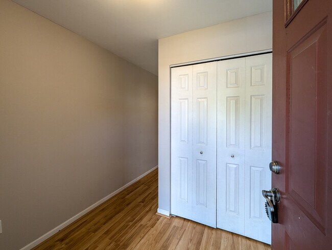 Building Photo - 495 Berkshire Dr