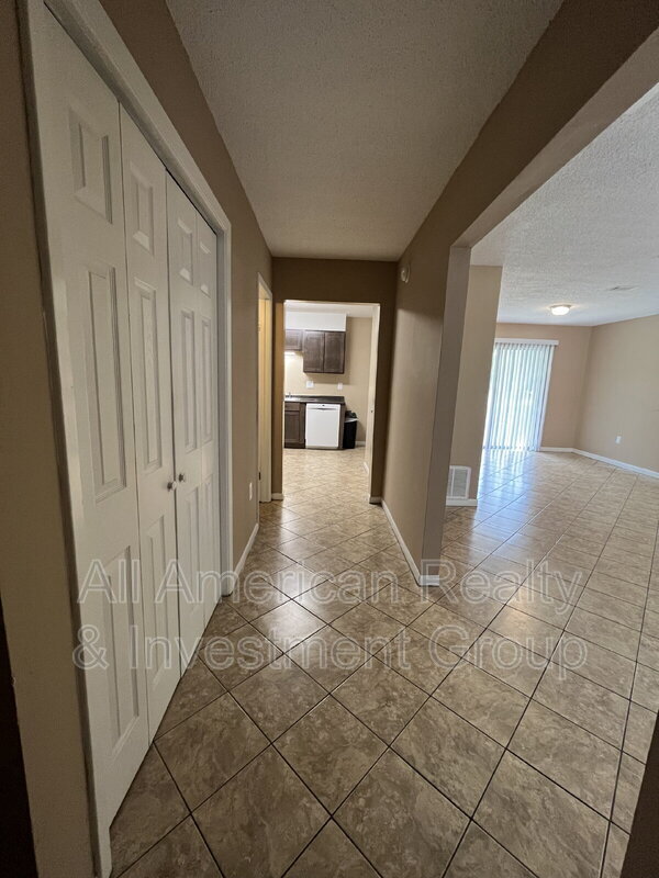 Building Photo - 939 Tanager Rd