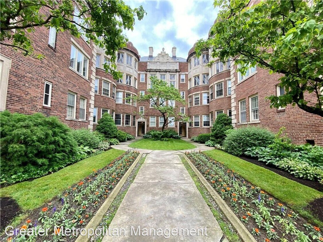 Primary Photo - 3 br, 2 bath House - 16300 Van Aken #306