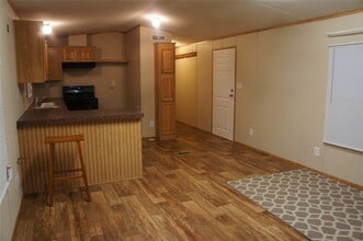 Building Photo - 601 Clear Lake Rd