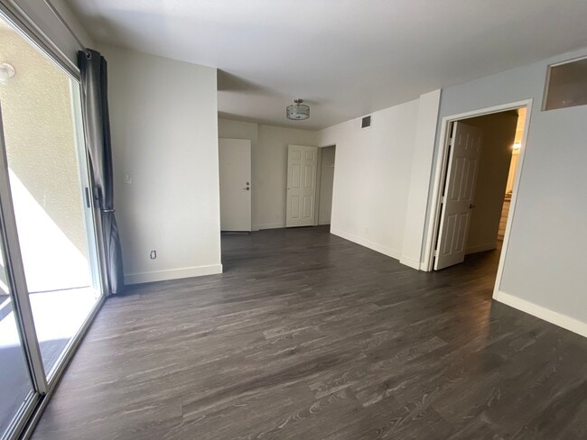 Foto del interior - 1250 N. June St. Los Angeles CA 90038