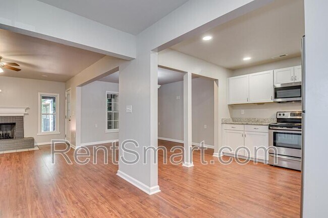 Foto del edificio - 2913 Running Creek Ln