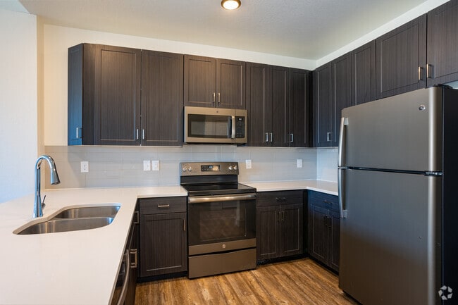 Building Photo - Auburn Brook