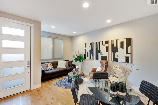 Building Photo - 2220 Franklin Ave E