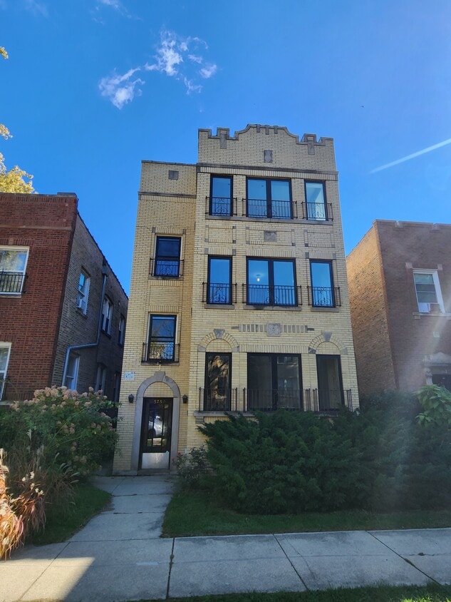 Primary Photo - 5759 N Washtenaw Ave