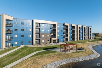 Building Photo - The Landing at Legends