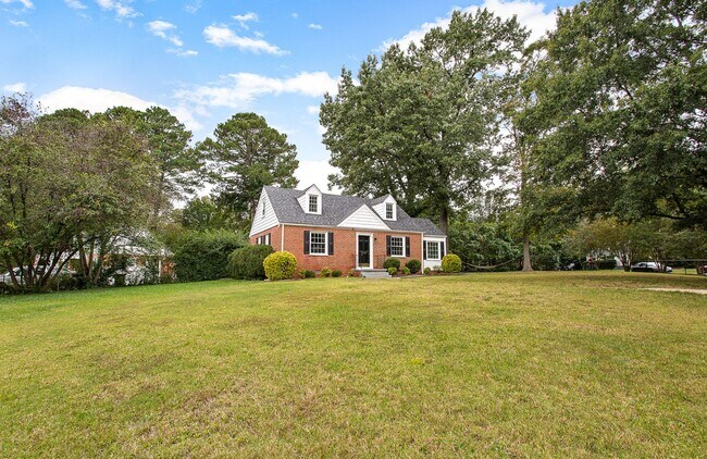 Building Photo - 1006 Willow Lawn Dr