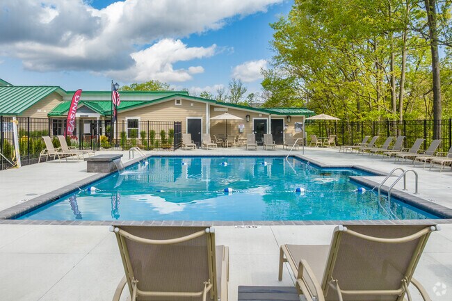 Piscina al aire libre - Flats at Sugar Run