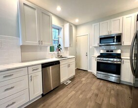 Building Photo - 1218 N Taylor St