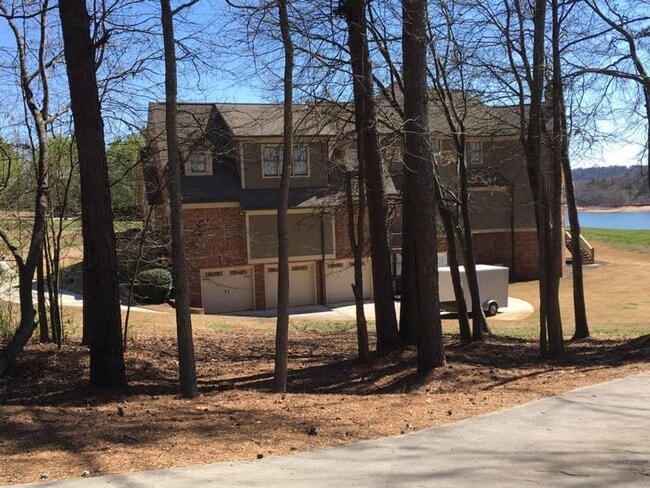 Photo - Fully Renovated Cottage with Lake Views in Gainesville House