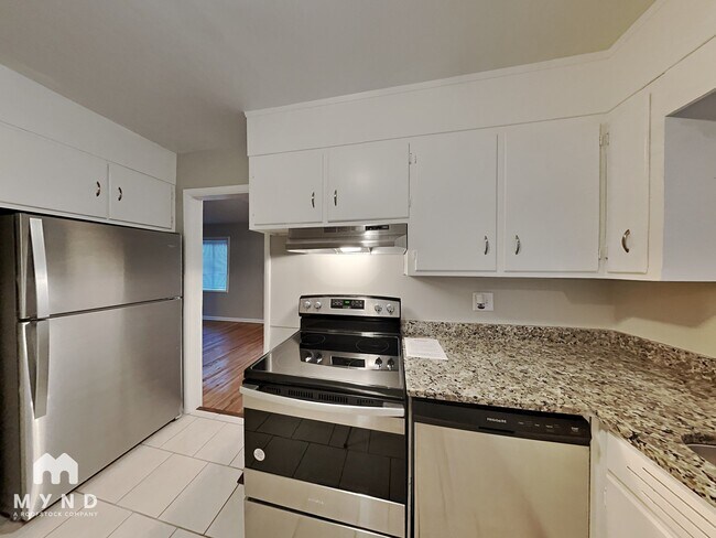 Foto del edificio - 452 Burgundy Rd