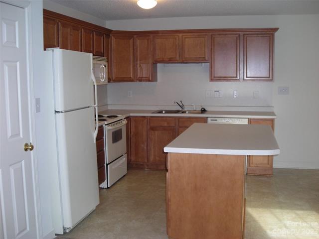 Building Photo - 123 Clusters Cir
