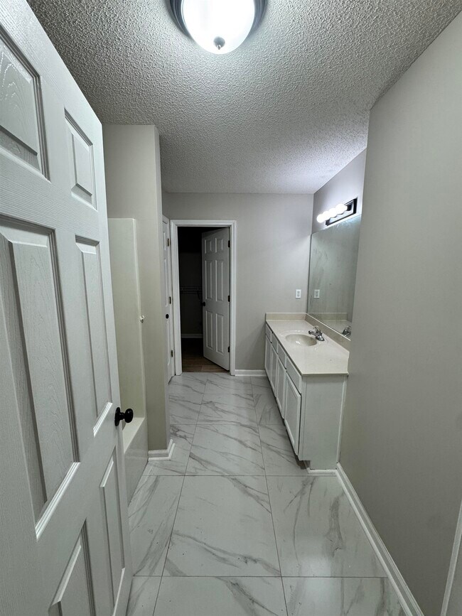 Foto del edificio - 6628 Whitten Grove Dr