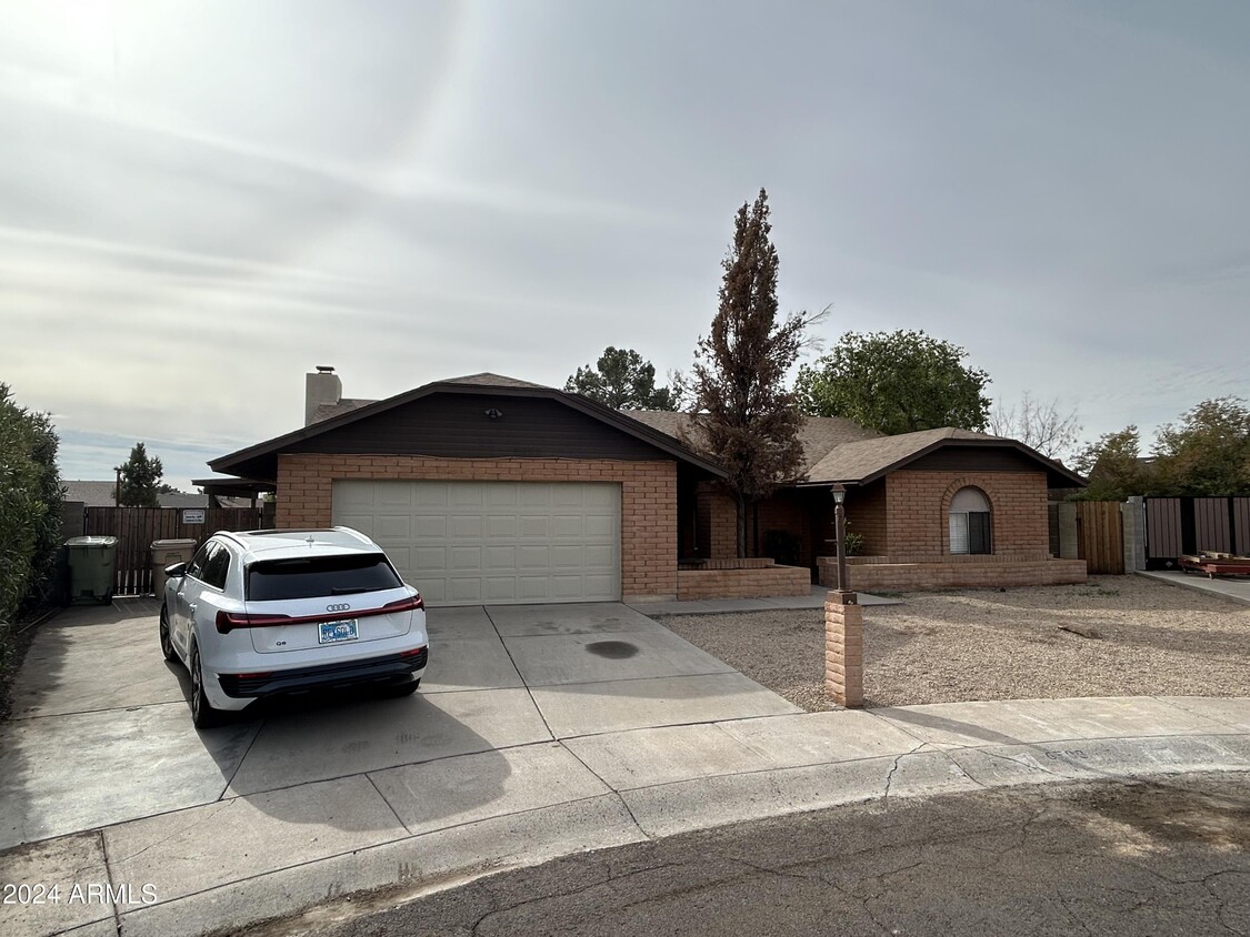 Foto principal - 6509 W Cochise Dr