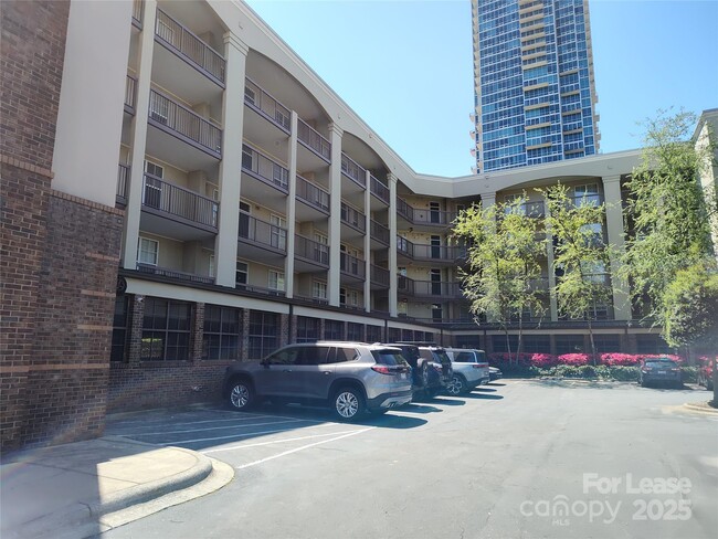 Foto del edificio - 405 W 7th St