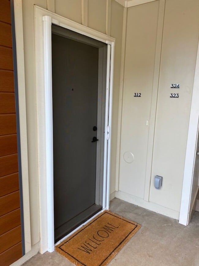 Building Photo - Modern 1-Bdrm/1-Bath Ground Level Corner U...