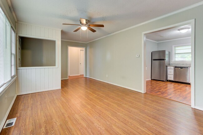 Foto del edificio - FREE MONTH RENT! Freshly Updated 3 Bedroom House