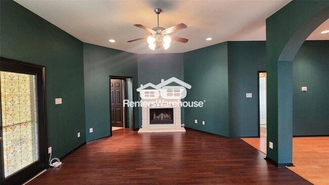 Building Photo - 26107 Lillian Springs