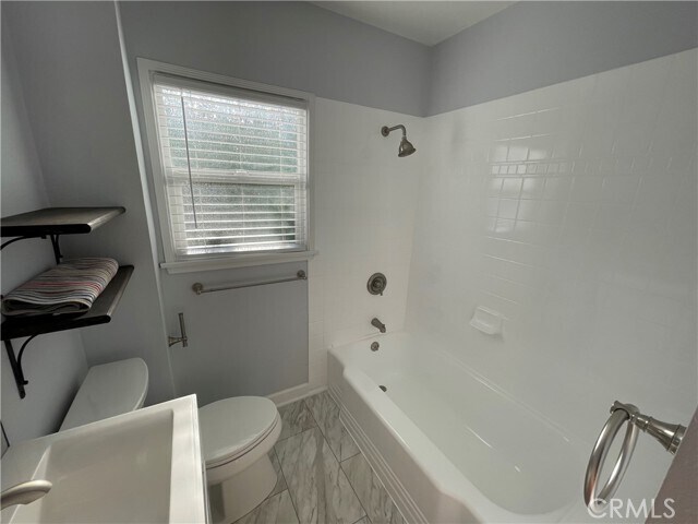 Foto del edificio - 4447 E 14th St