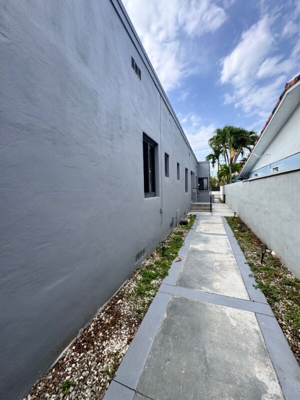 Foto del edificio - 3669 NW 18th St
