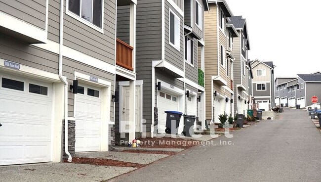 Building Photo - 4 Bedroom Manette Townhome