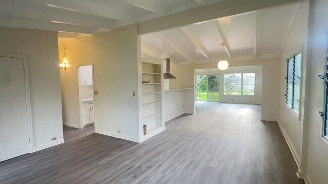 Foto del edificio - NEWLY RENOVATED-Single Family Home in Kailua- 3 Bedroom, 2 Bath, Carport and Big Yard!