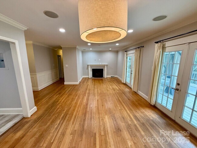 Foto del edificio - 1425 Montford Dr