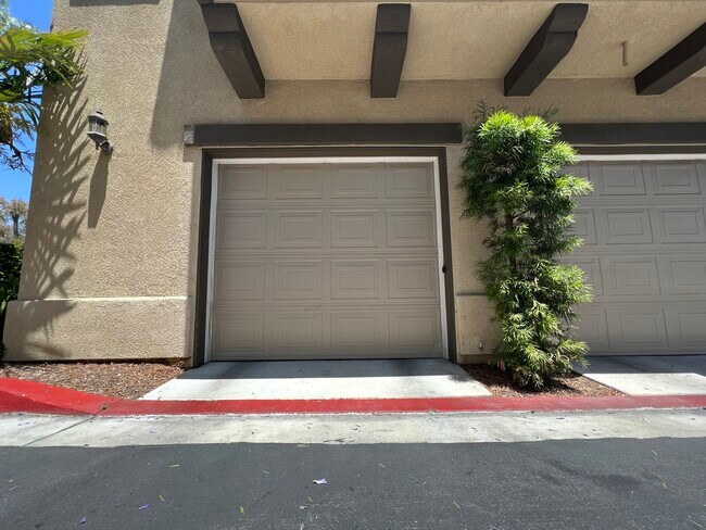 Building Photo - 649 Sumner Way