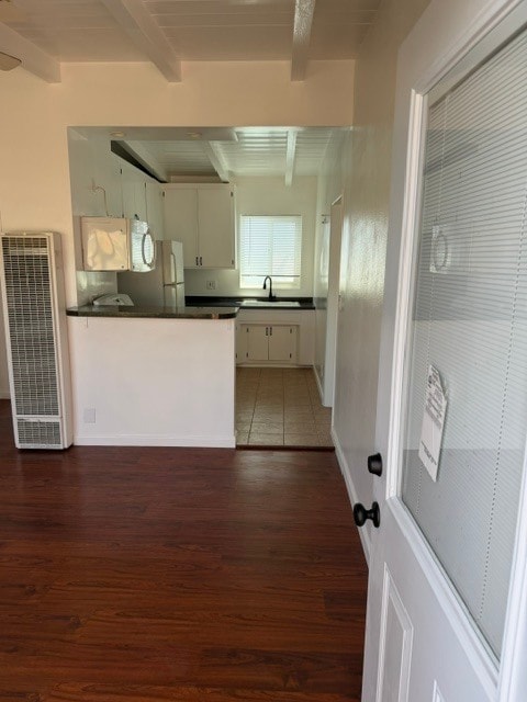 Upstairs unit, fresh paint, vaulted ceilings, lots of closet storage in bedroom and linen closet - 124 Quincy Ave Apartments