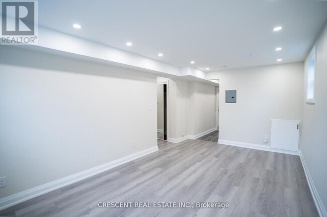 Building Photo - 19 Queen St W