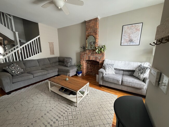 living room - 134 W Fort Ave