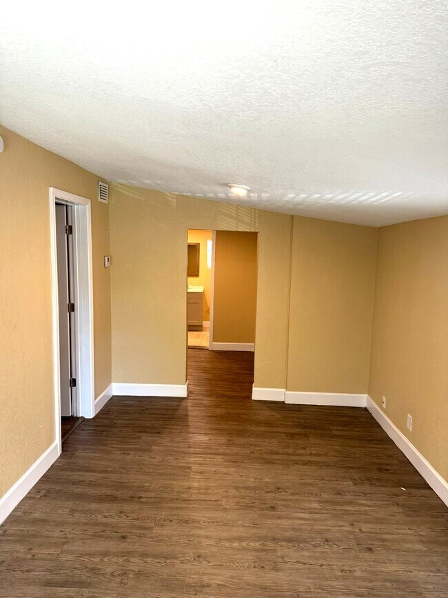 Foto del edificio - 803 Rushing St